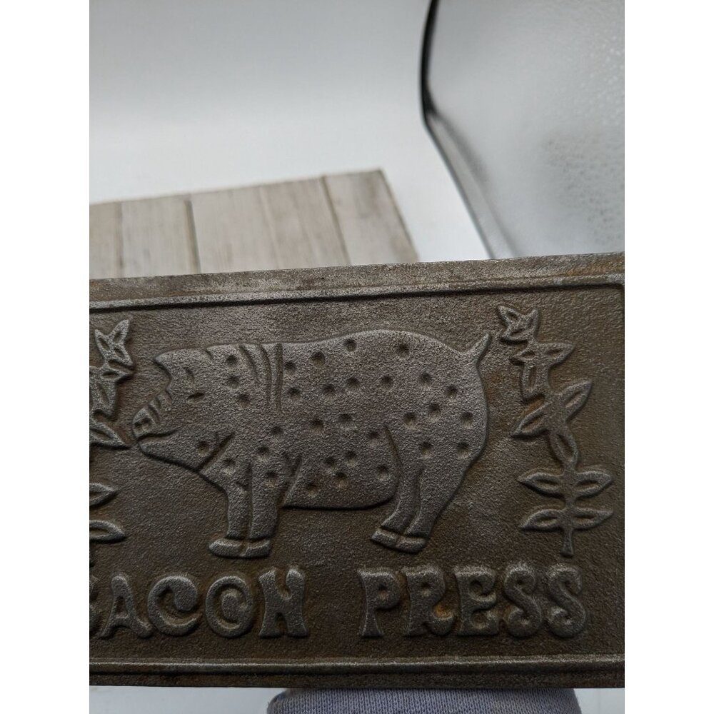 Cast Iron Bacon Press With Wooden Handle - Picture 4 of 5